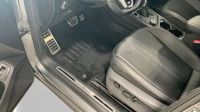 Certified 2024 Volkswagen Tiguan SE R-Line AWD/4WD image 29