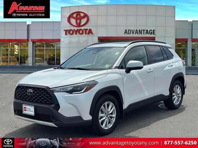 Used 2023 Toyota Corolla Cross LE w/ Moonroof Package AWD/4WD image 4