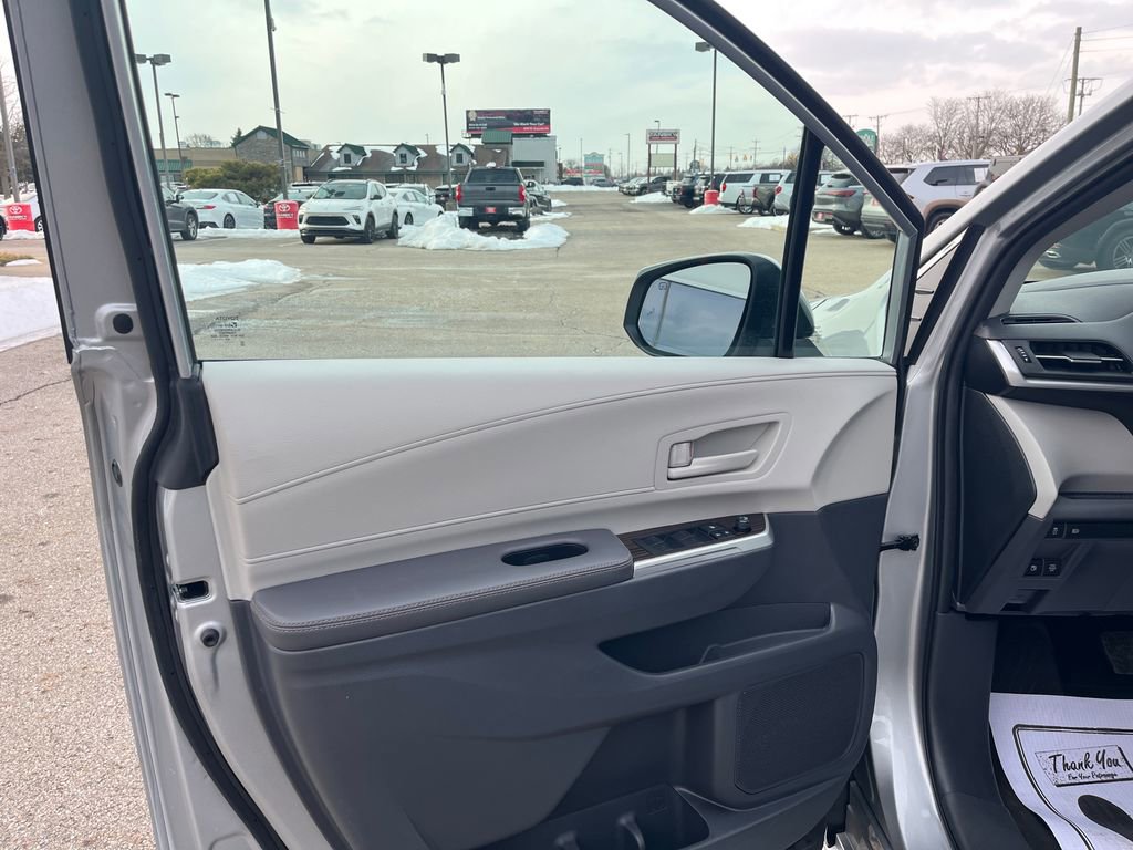 Certified 2024 Toyota Sienna LE image 11