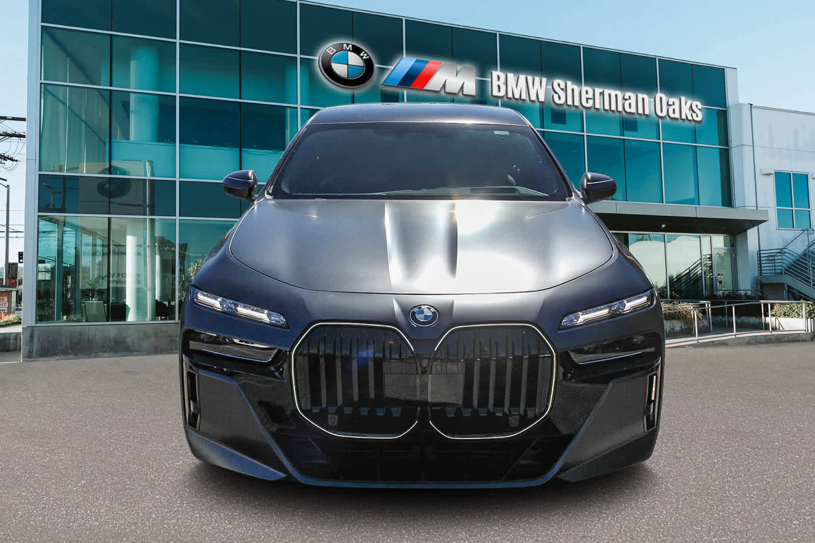 New 2026 BMW 760i xDrive w/ Executive Package image 2