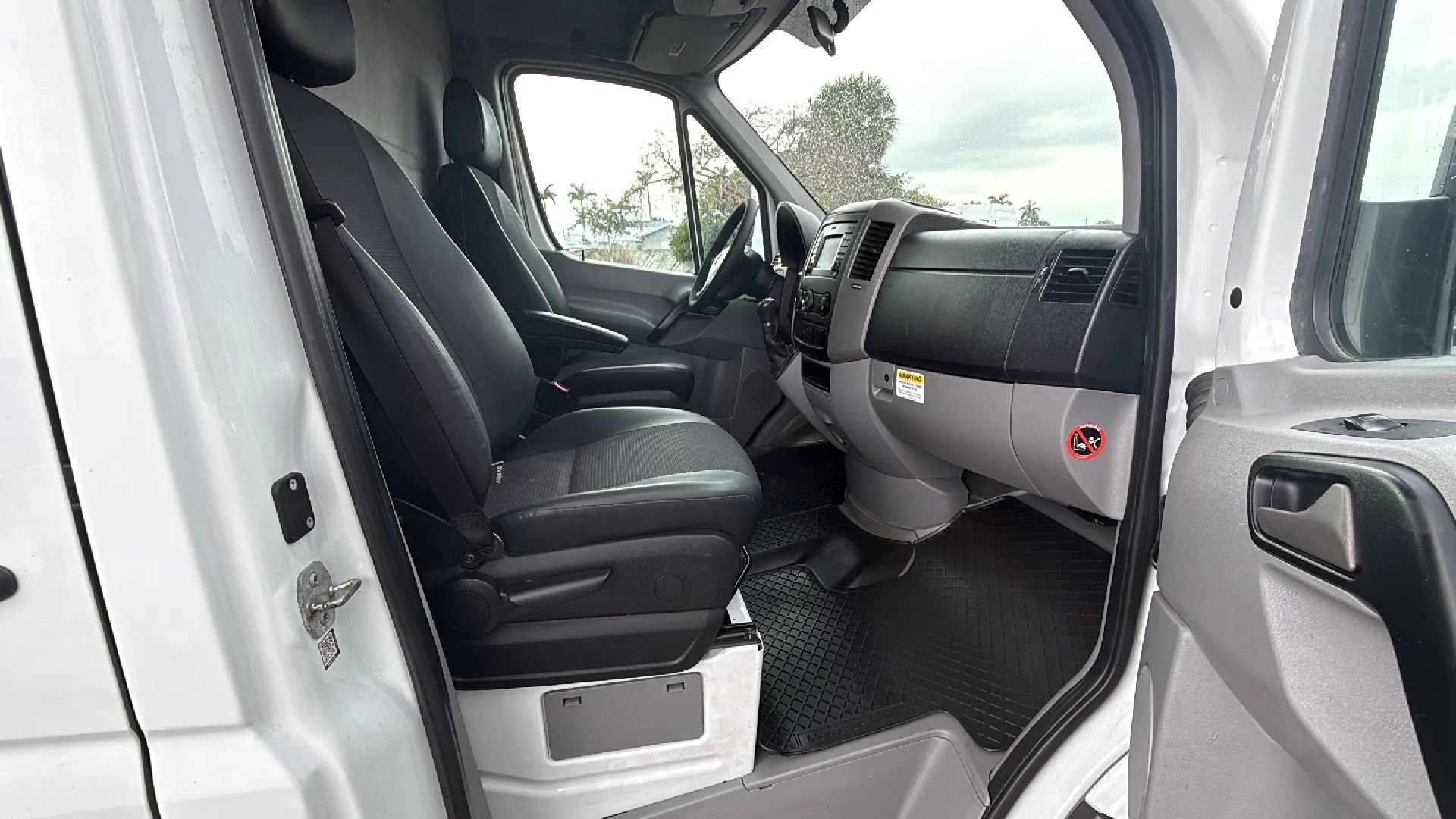 Used 2017 Mercedes-Benz Sprinter 2500 image 12