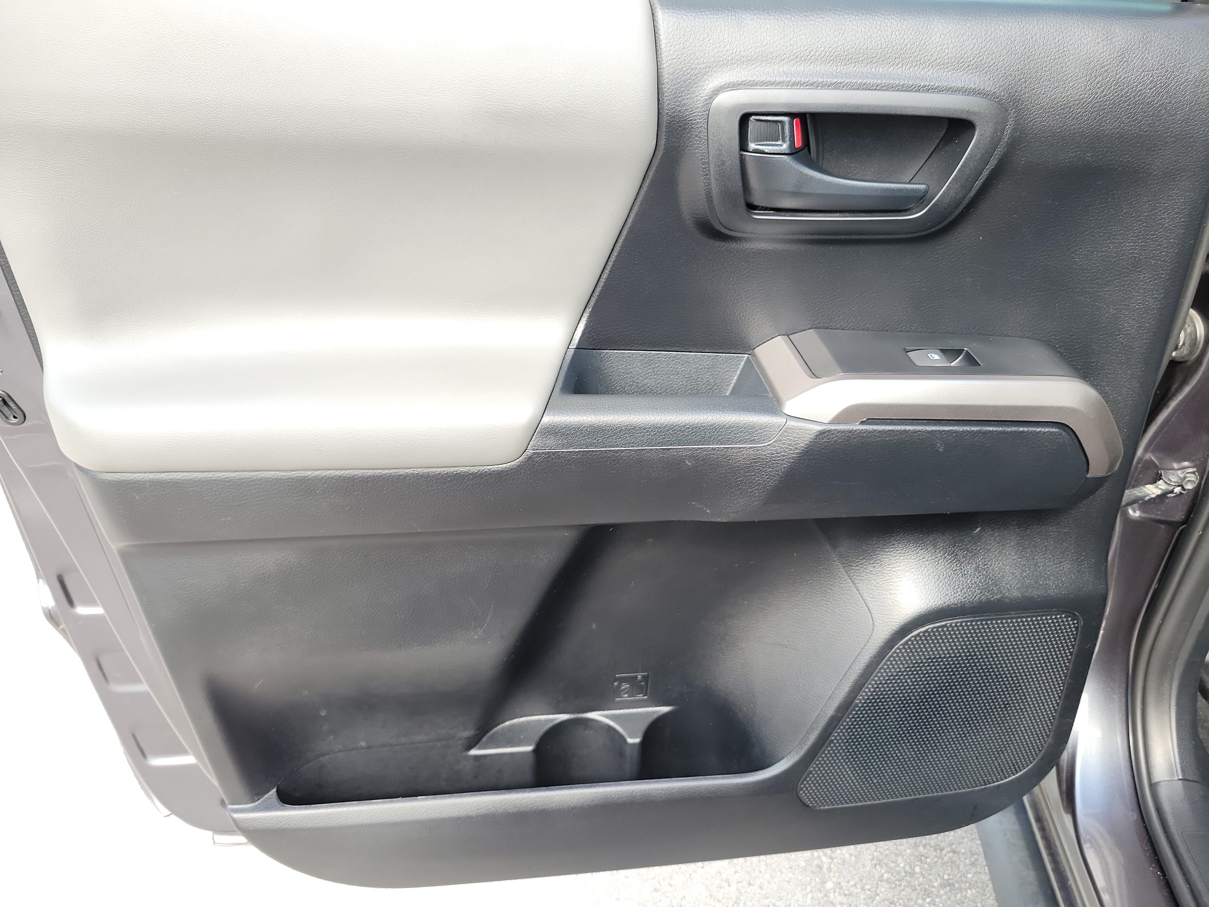 Used 2021 Toyota Tacoma SR5 RWD image 11