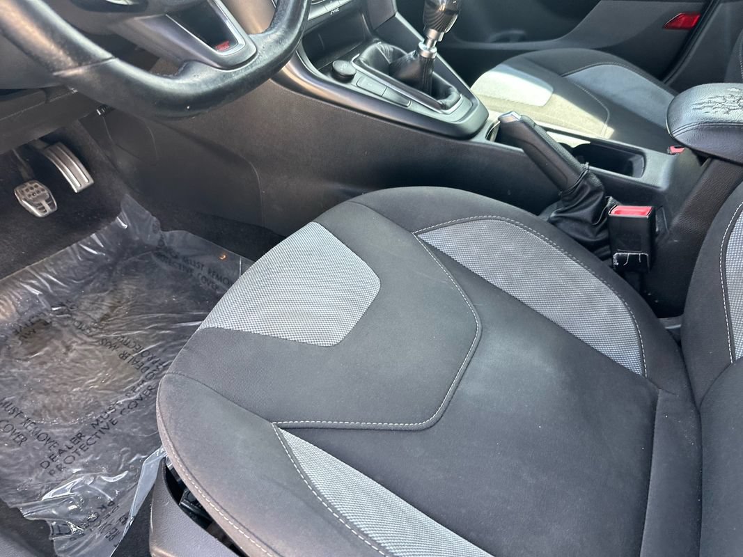 Used 2018 Ford Focus ST FWD image 36