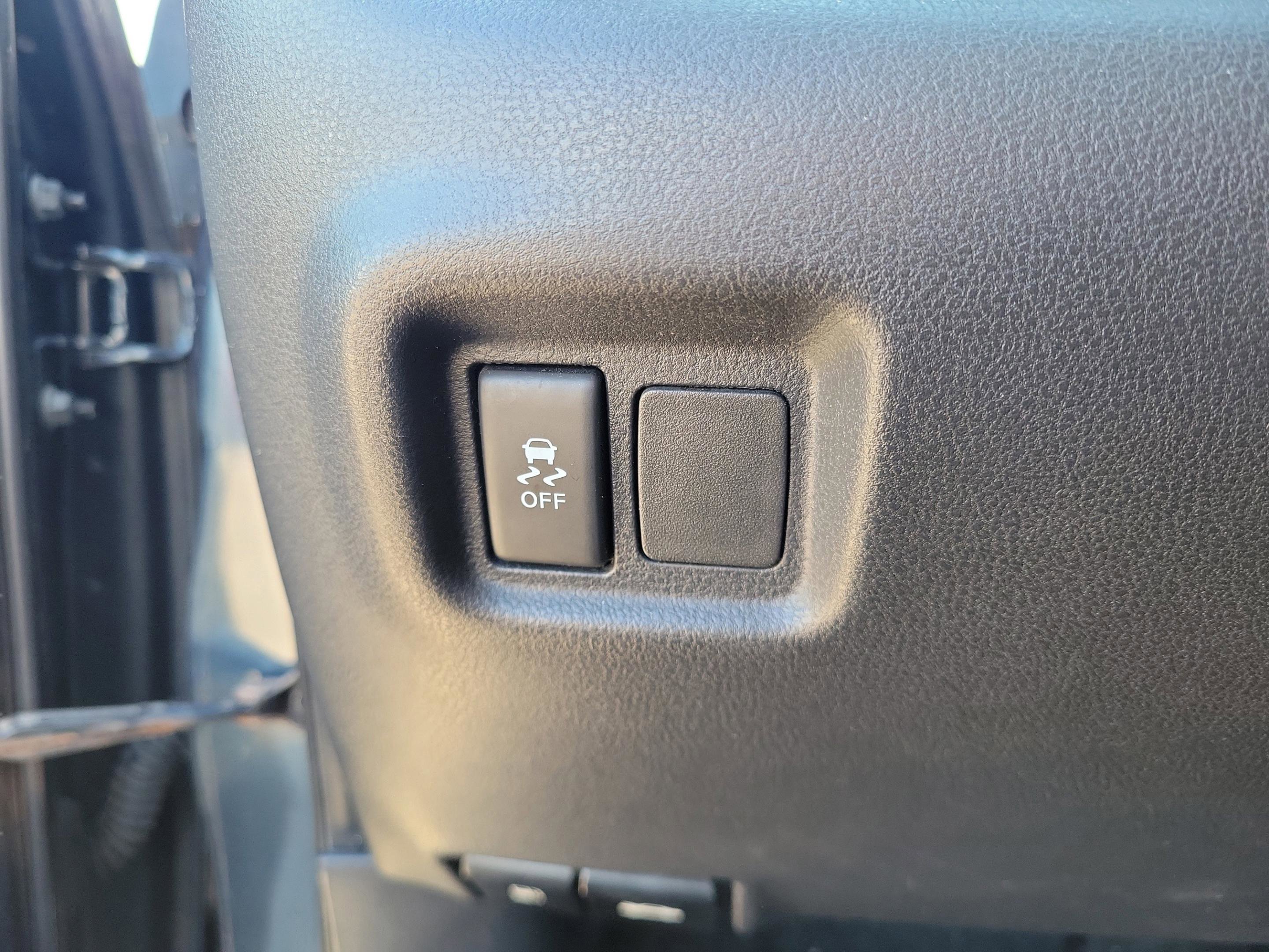 Used 2015 Nissan Versa SV image 21