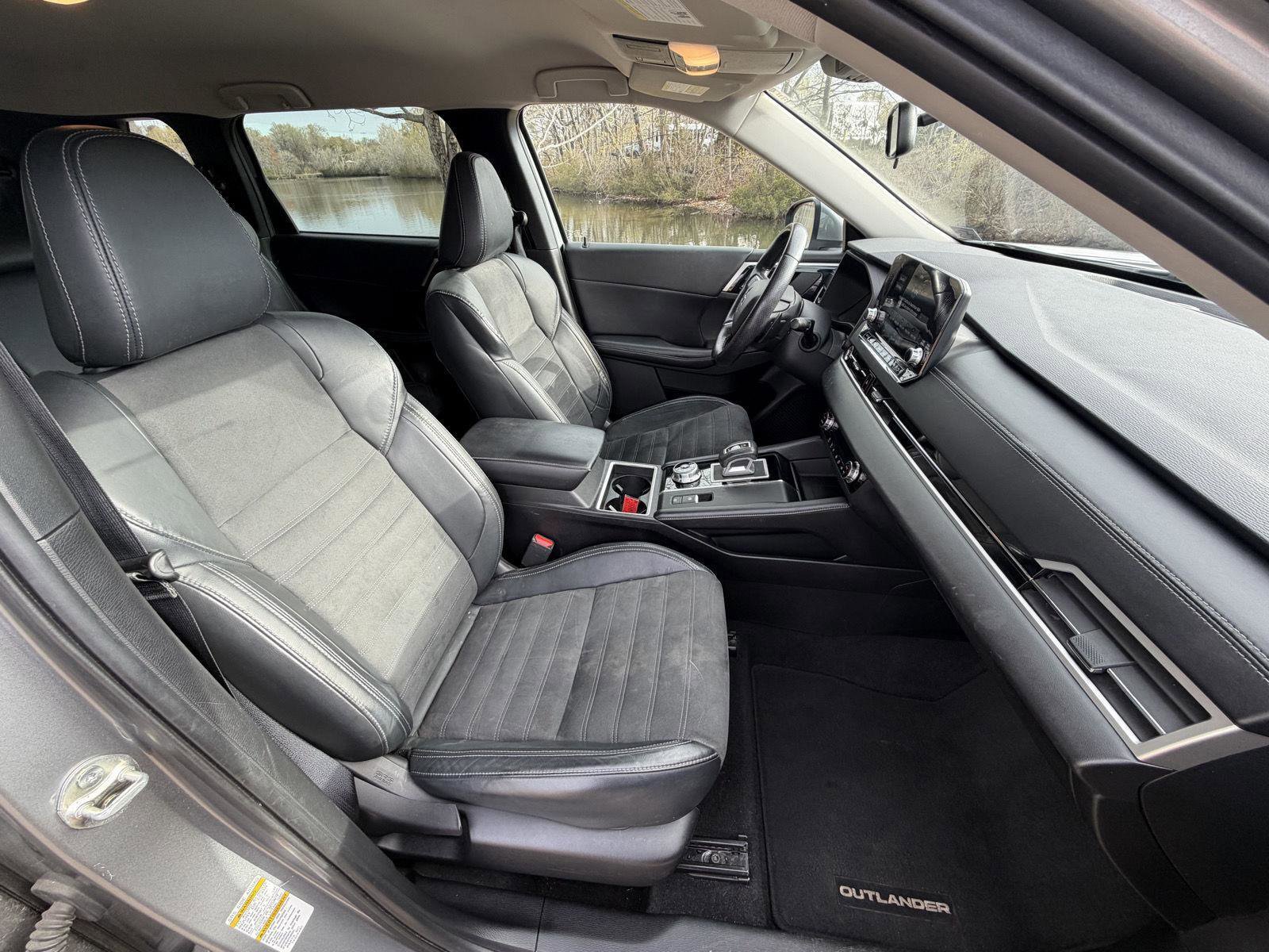 Used 2022 Mitsubishi Outlander SE image 12