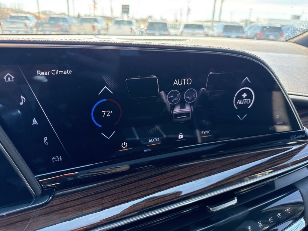 Used 2023 Cadillac Escalade Premium Luxury AWD/4WD image 35