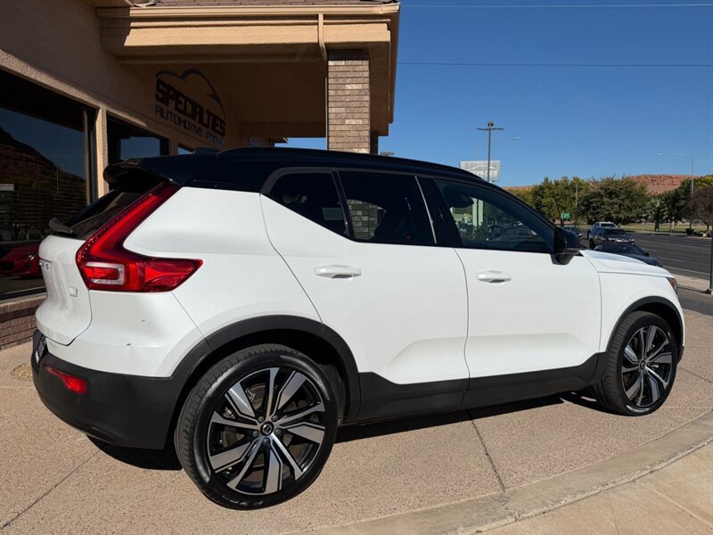 Used 2021 Volvo XC40 P8 Recharge image 32