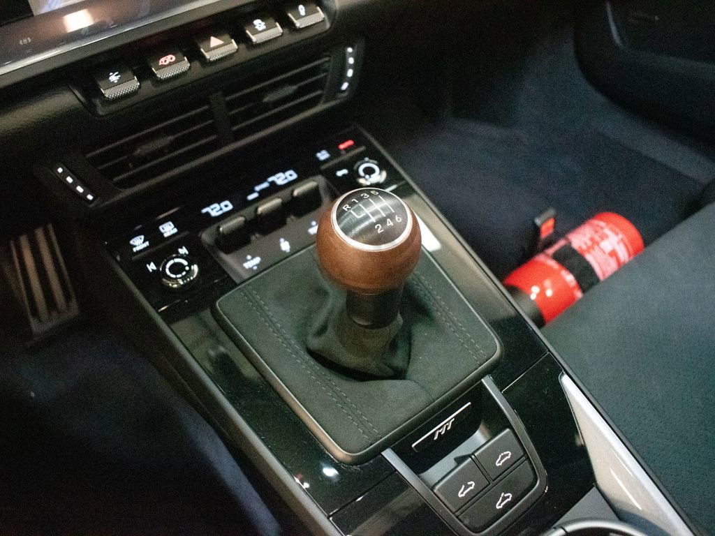 Certified 2025 Porsche 911 Carrera T image 33