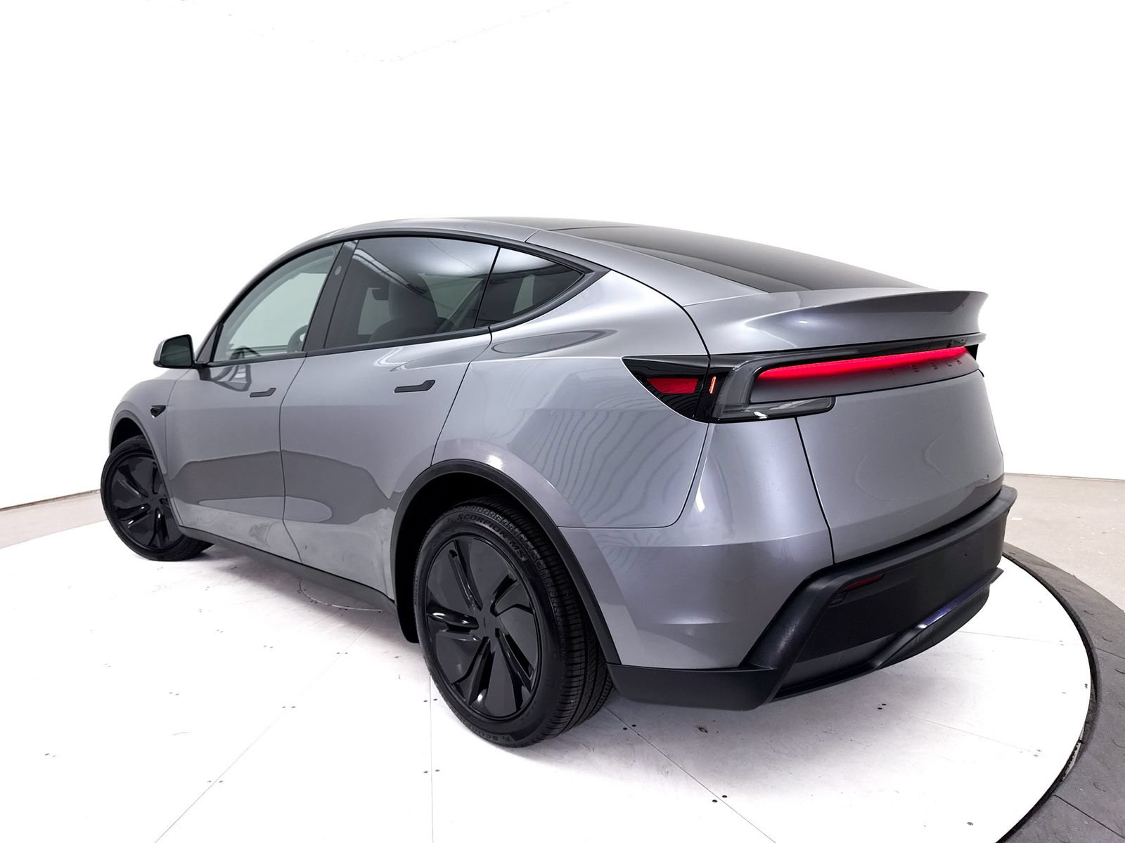 Used 2026 Tesla Model Y Long Range RWD image 2