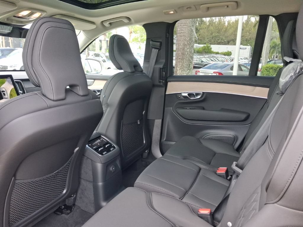 New 2026 Volvo XC90 T8 Plus w/ Protection Package Premier AWD/4WD image 5