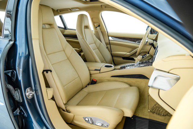 Used 2012 Porsche Panamera 4 image 32