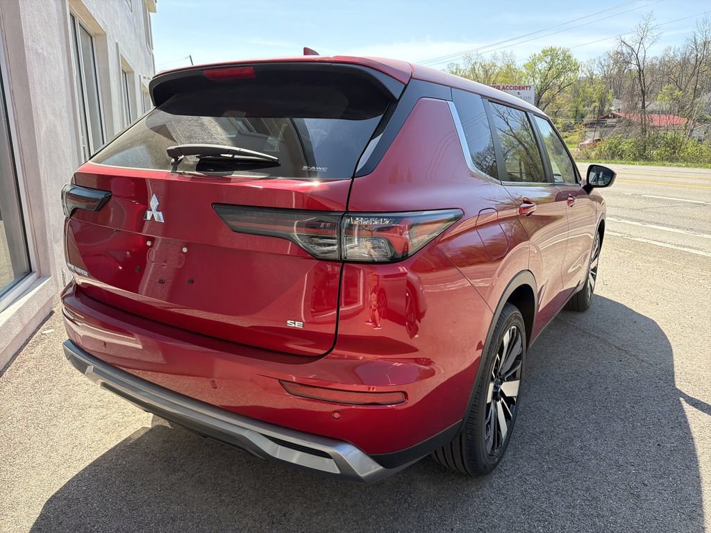 New 2026 Mitsubishi Outlander SE AWD/4WD image 4