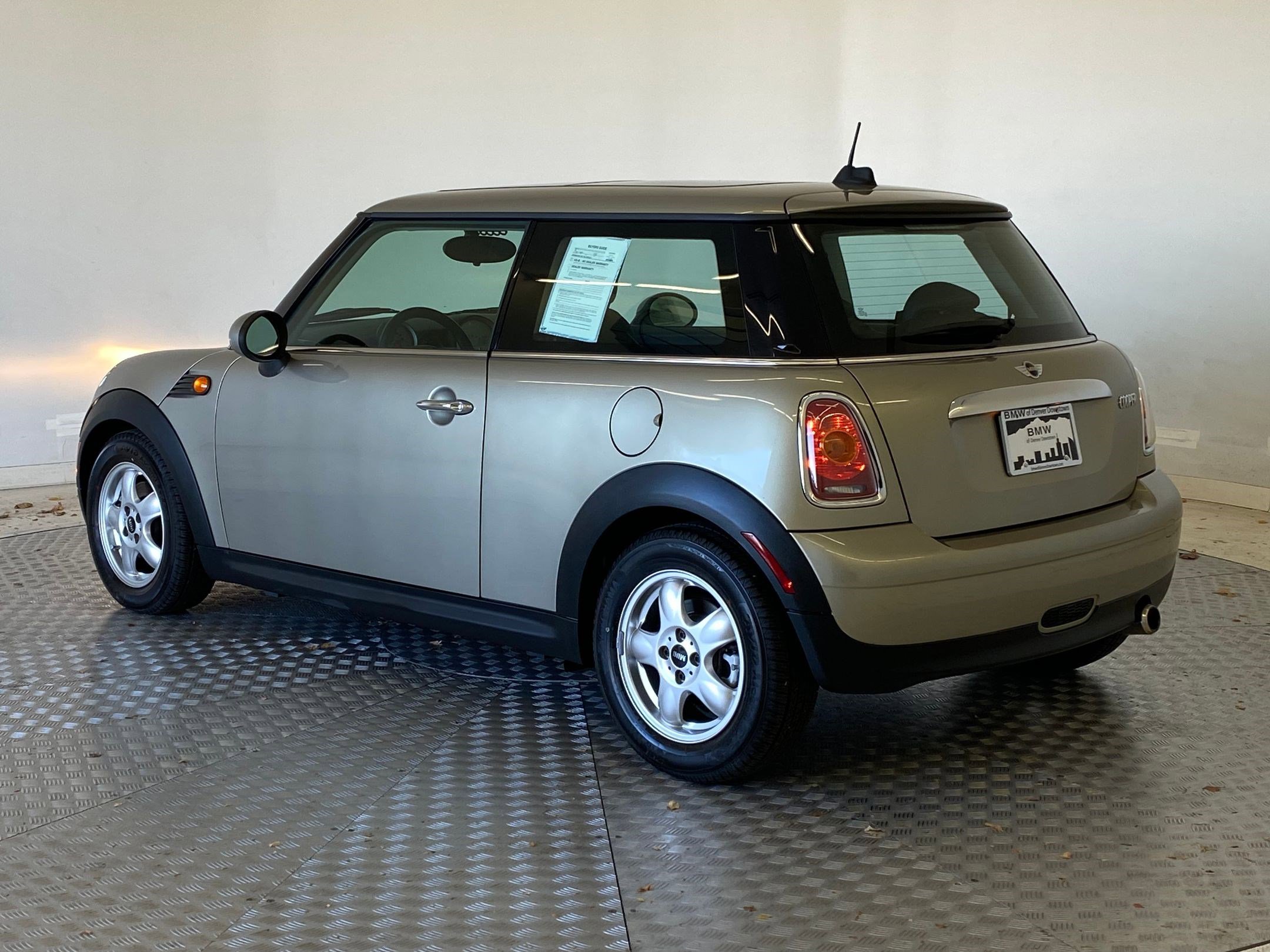 Used 2010 MINI Cooper Hardtop image 3