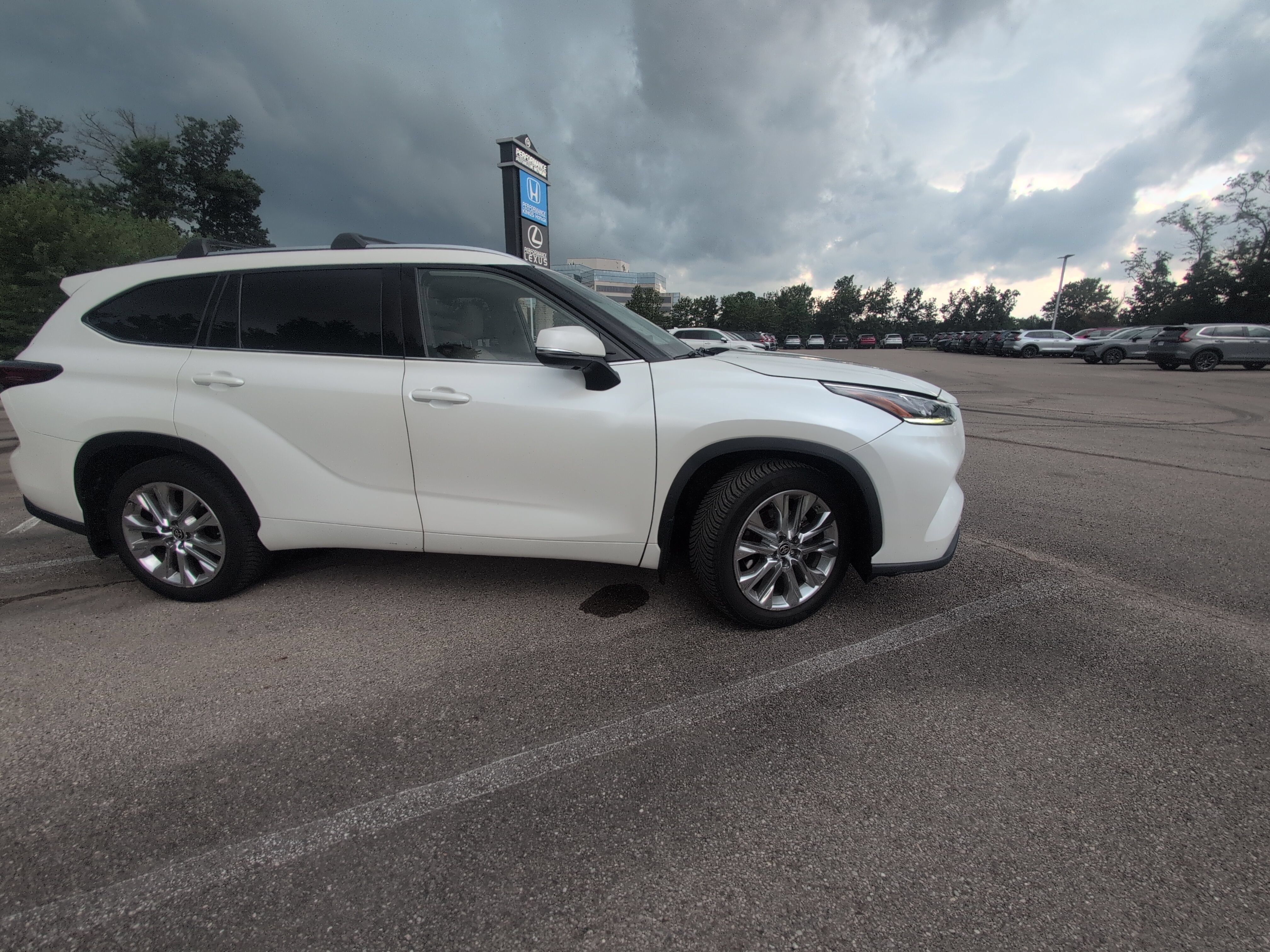 Used 2020 Toyota Highlander Limited AWD/4WD image 27