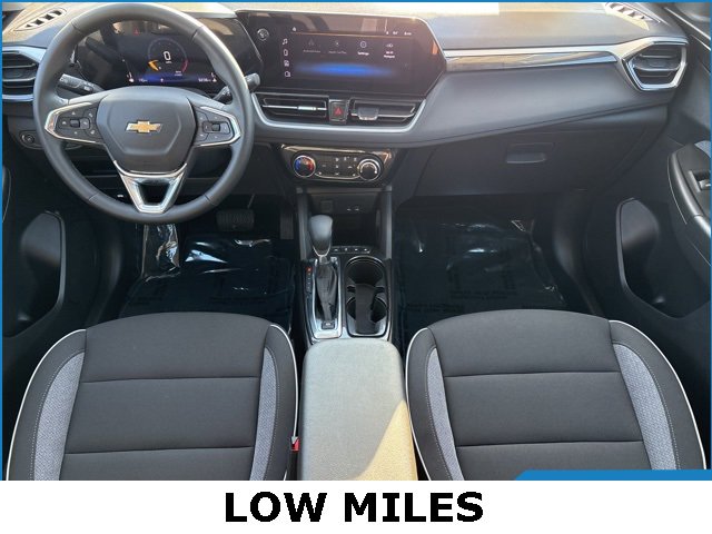 Used 2025 Chevrolet TrailBlazer LT w/ LT Cold Weather Package image 14