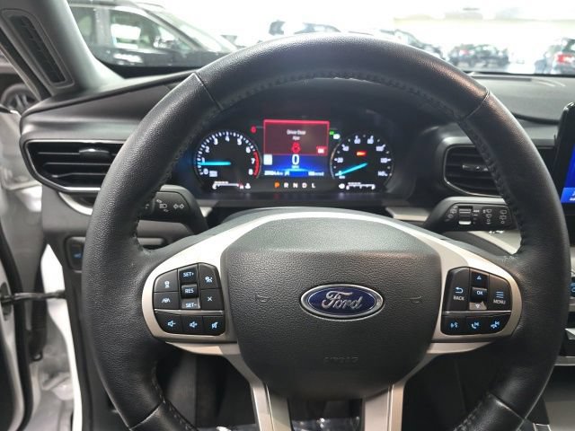 Used 2023 Ford Explorer XLT w/ Equipment Group 202A AWD/4WD image 18