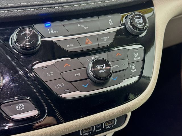 Used 2024 Chrysler Pacifica Select image 17