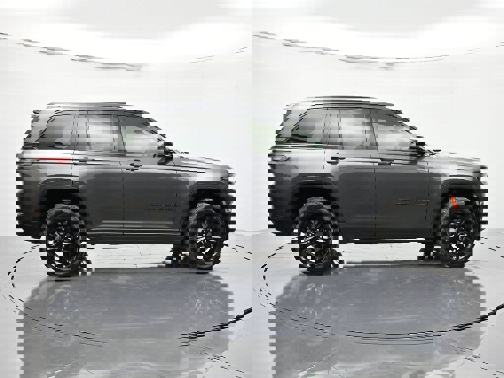 New 2025 Jeep Grand Cherokee Limited w/ Black Appearance Package image 5