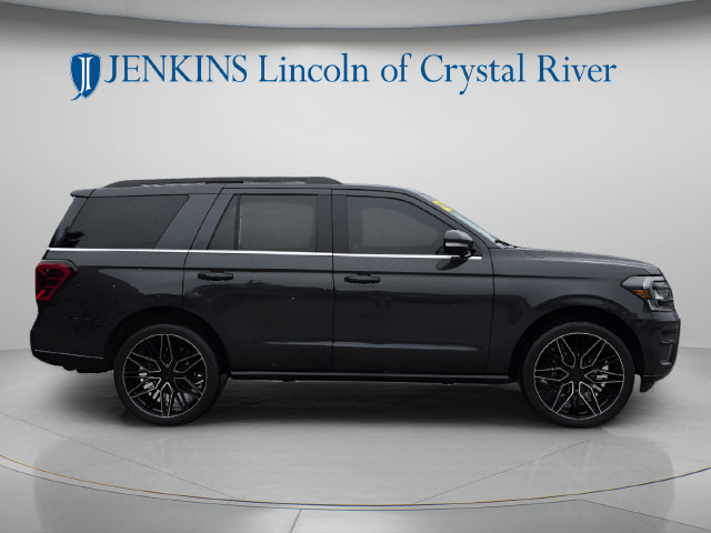 Used 2022 Ford Expedition Limited AWD/4WD image 3