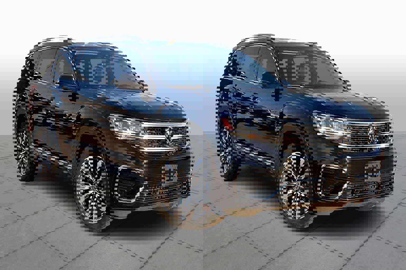 Used 2022 Volkswagen Atlas SEL Premium image 4