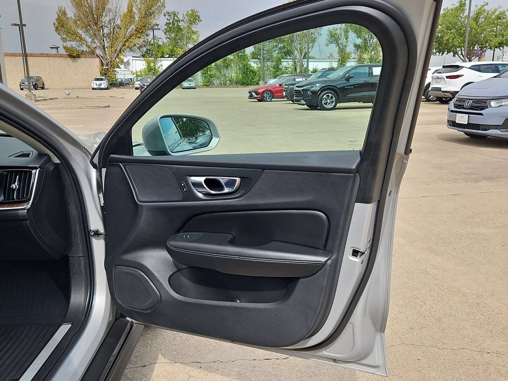 Used 2025 Volvo V60 B5 Cross Country Plus AWD/4WD image 33