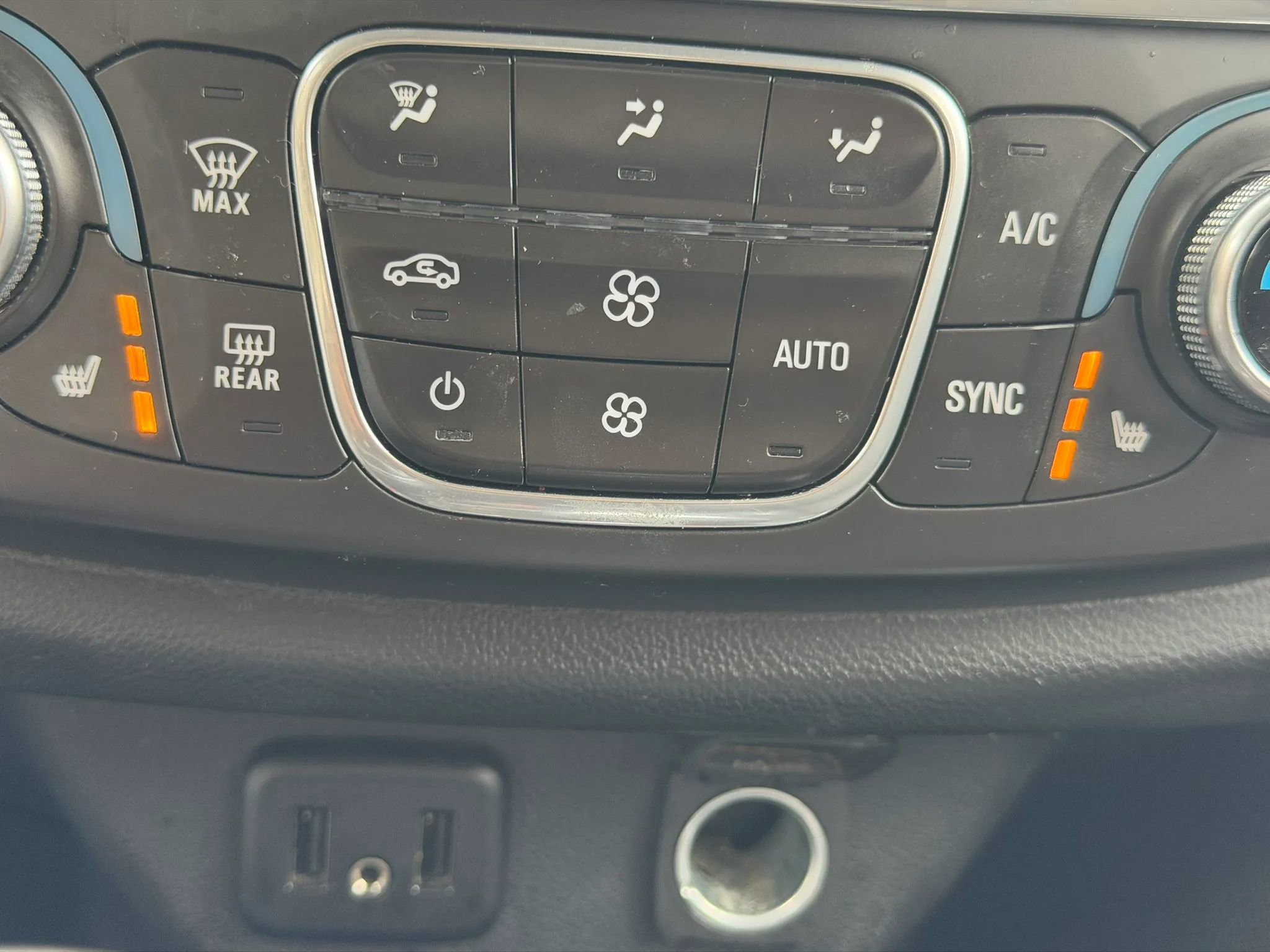 Used 2018 Chevrolet Traverse LT image 41