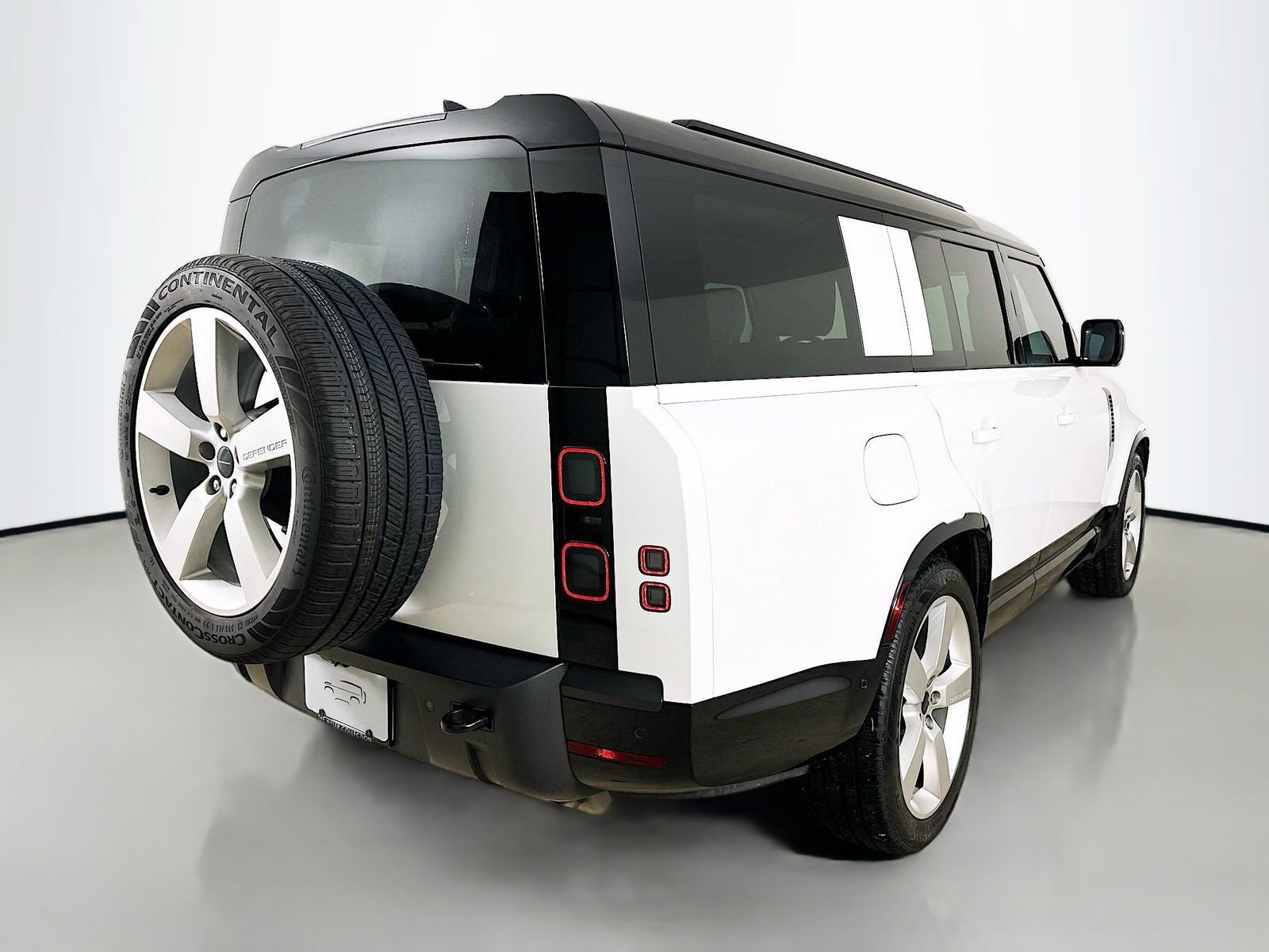 New 2026 Land Rover Defender 130 X-Dynamic SE AWD/4WD image 5