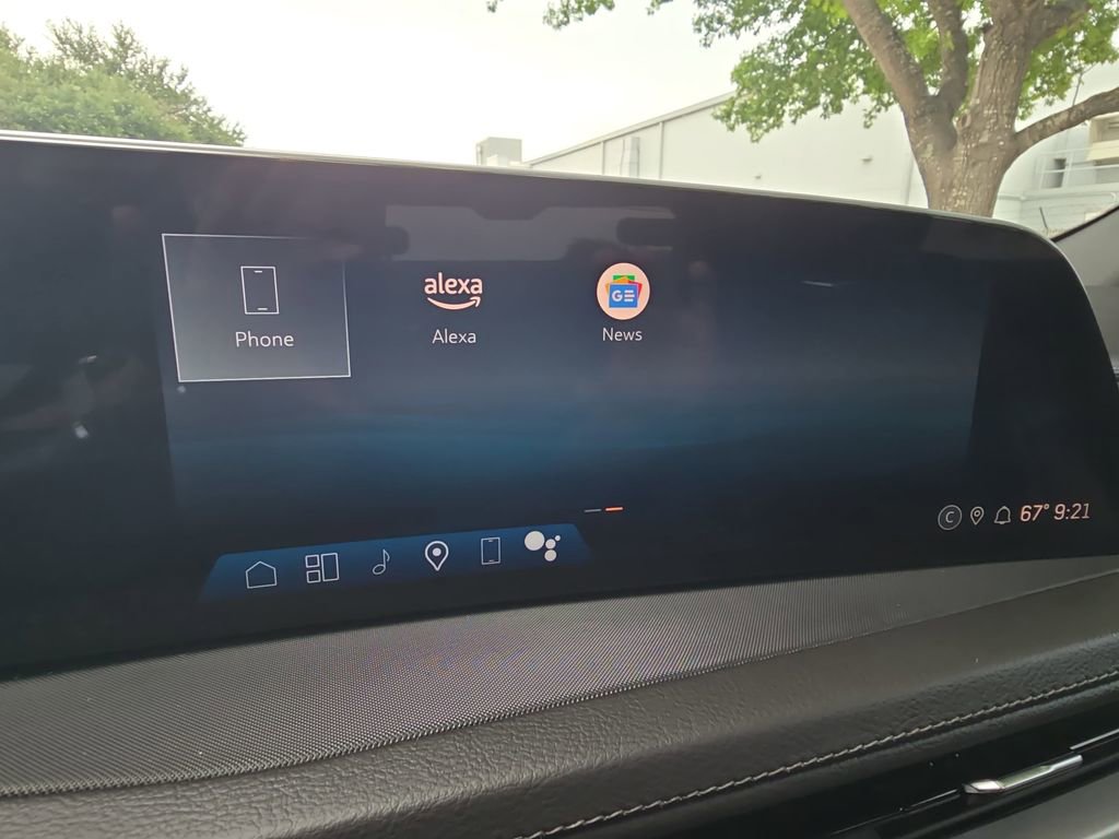 Used 2024 Cadillac XT4 Luxury w/ Cold Weather Package FWD image 20