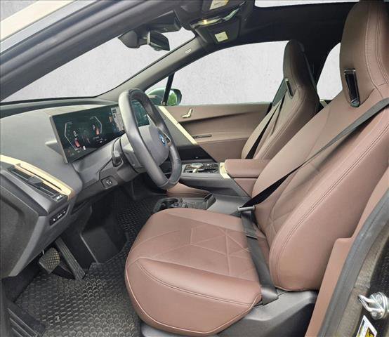 Used 2023 BMW iX xDrive50 w/ Sport Package image 17