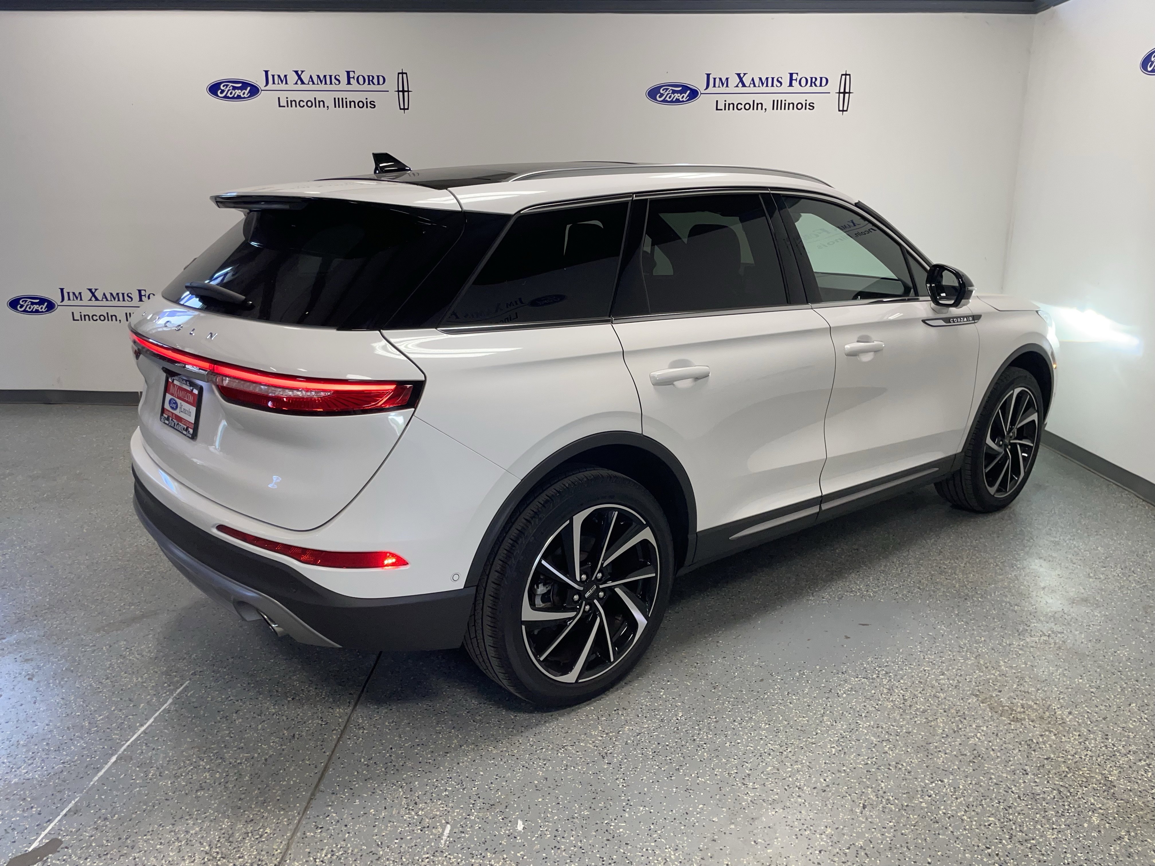 Used 2023 Lincoln Corsair Reserve w/ Equipment Group 202A image 6