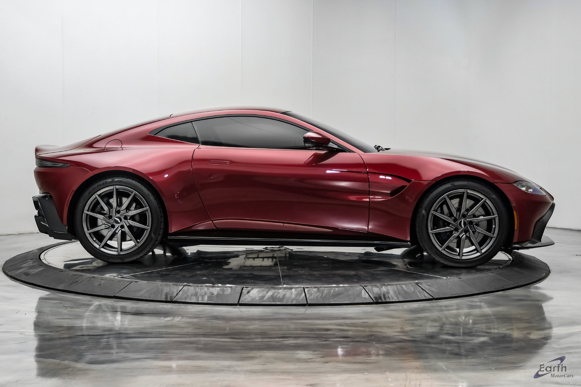 Used 2020 Aston Martin V8 Vantage Coupe RWD image 25