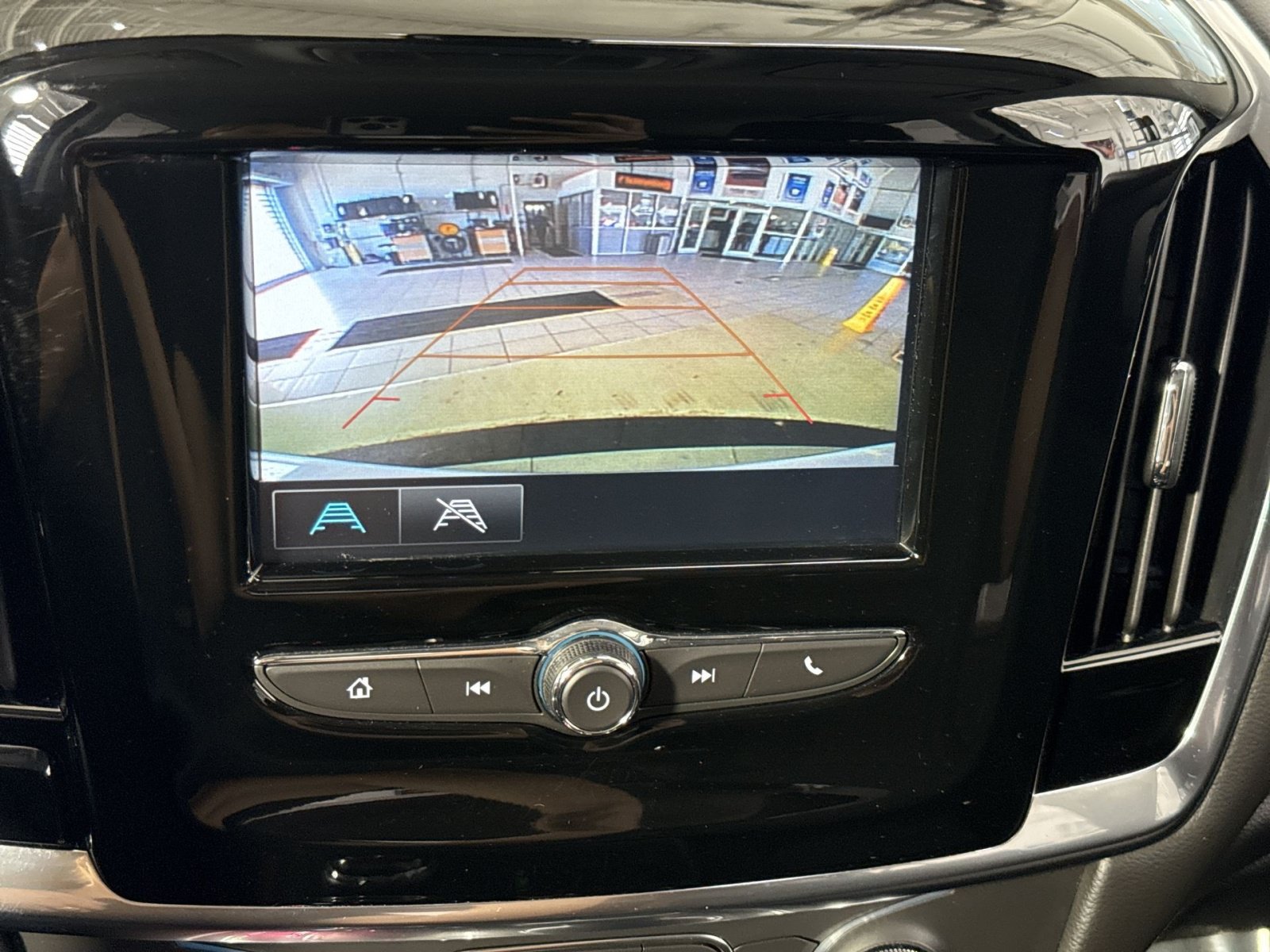 Used 2019 Chevrolet Traverse LT FWD image 20