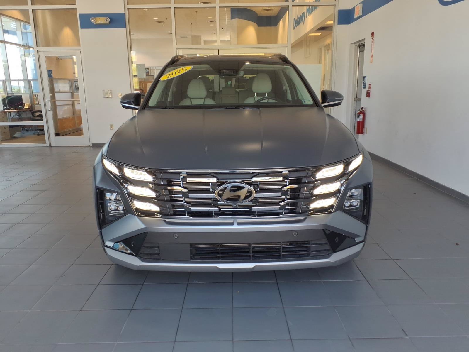Certified 2025 Hyundai Tucson Limited AWD/4WD image 2