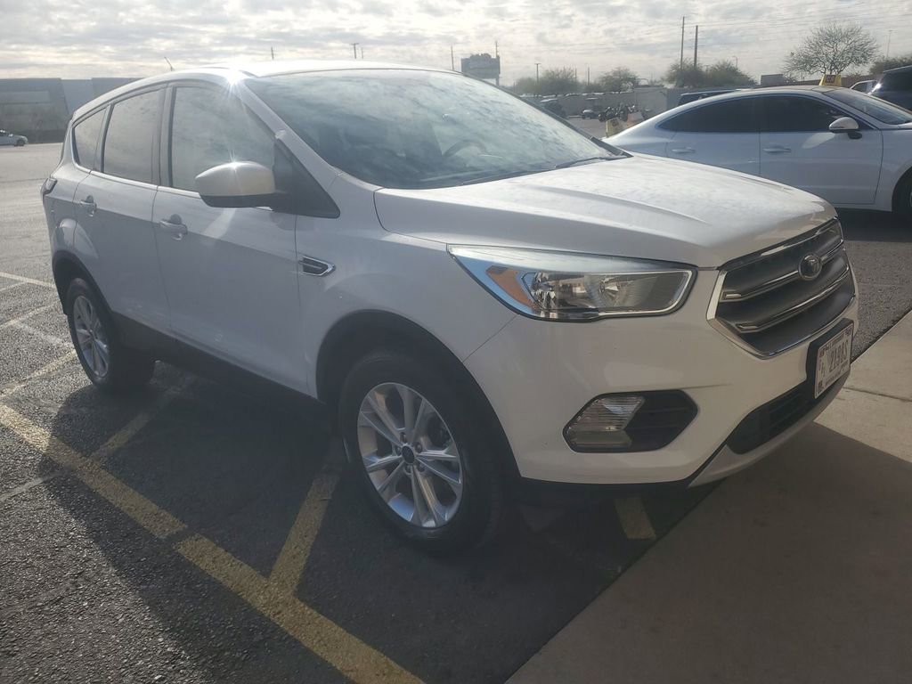 Used 2017 Ford Escape SE image 2