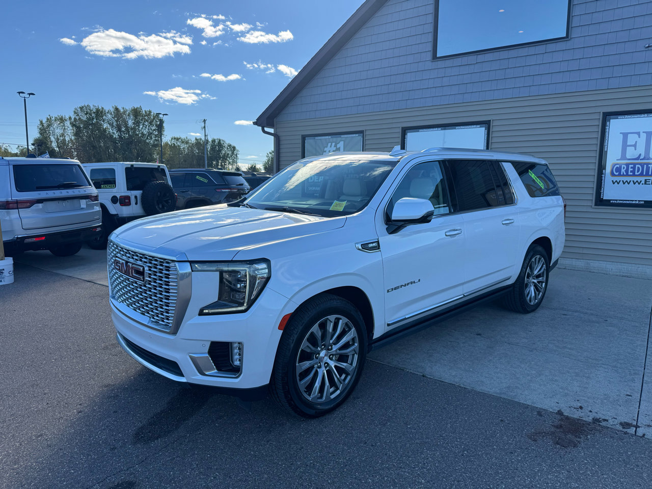 Used 2021 GMC Yukon XL Denali w/ Denali Ultimate Package image 1
