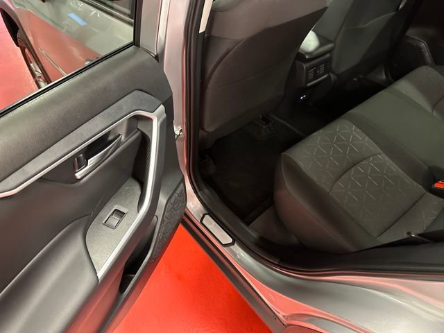 Used 2025 Toyota RAV4 XLE AWD/4WD image 13