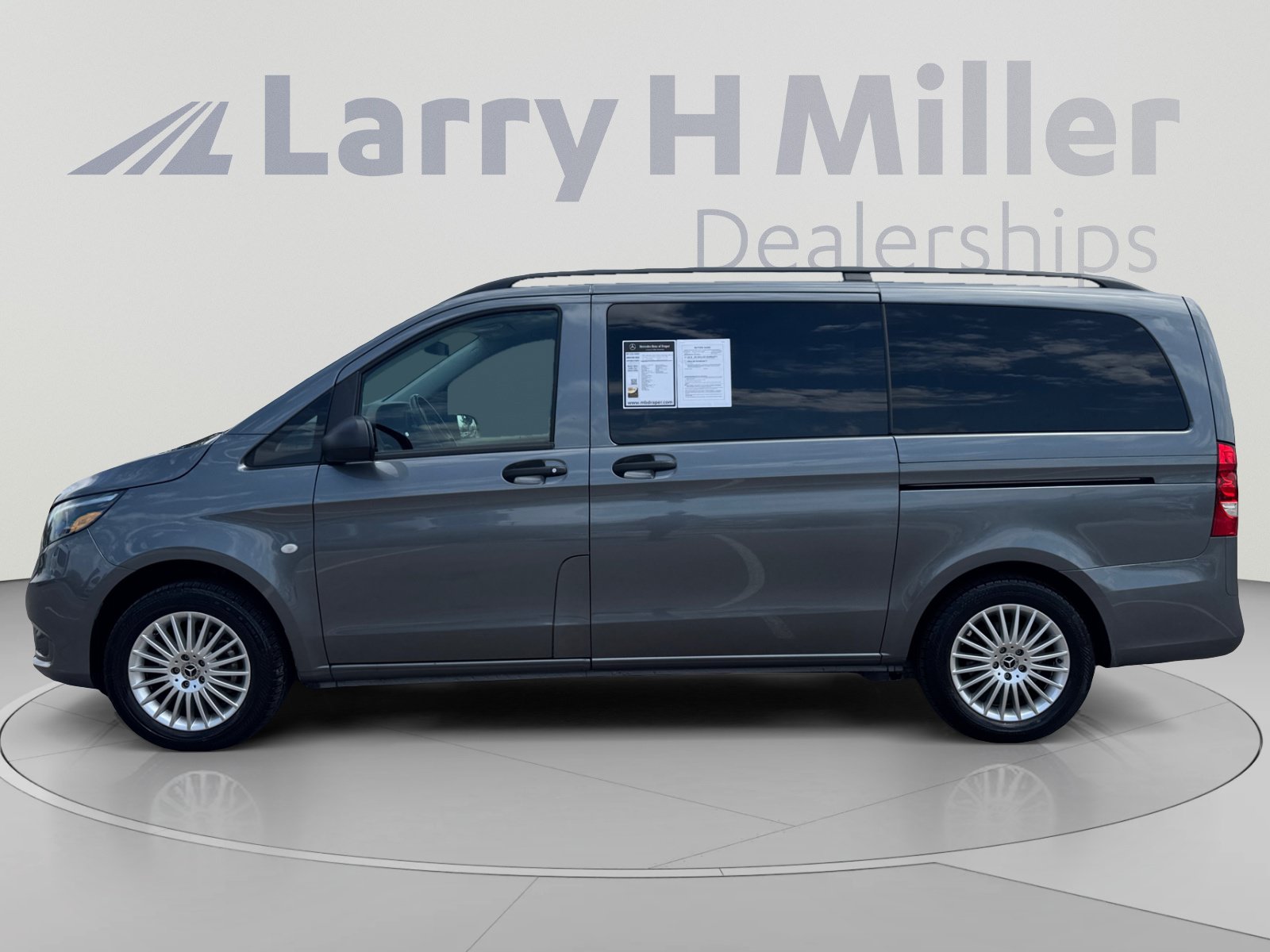 Used 2023 Mercedes-Benz Metris Passenger image 2