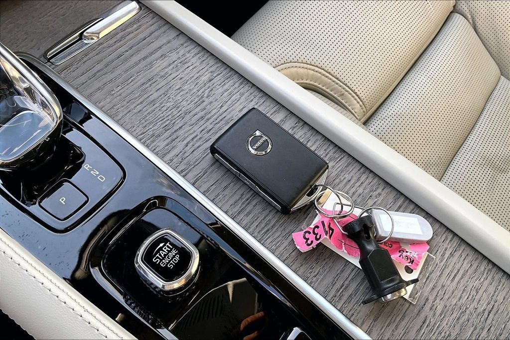 Certified 2023 Volvo XC90 T8 Ultimate AWD/4WD image 14