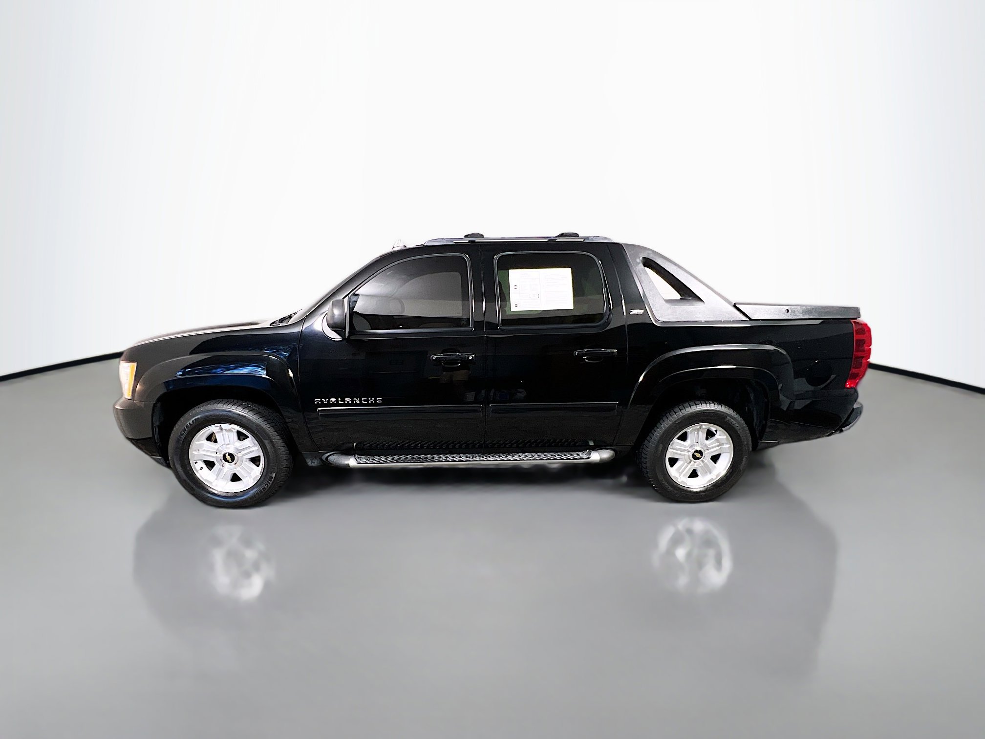 Used 2011 Chevrolet Avalanche LT w/ Luxury Package image 9