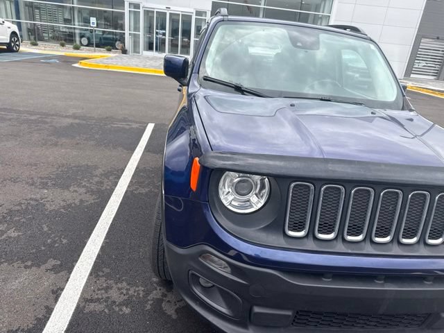 Used 2017 Jeep Renegade Latitude w/ Advanced Technology Group AWD/4WD image 5