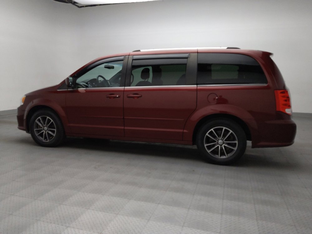 Used 2017 Dodge Grand Caravan SXT image 3