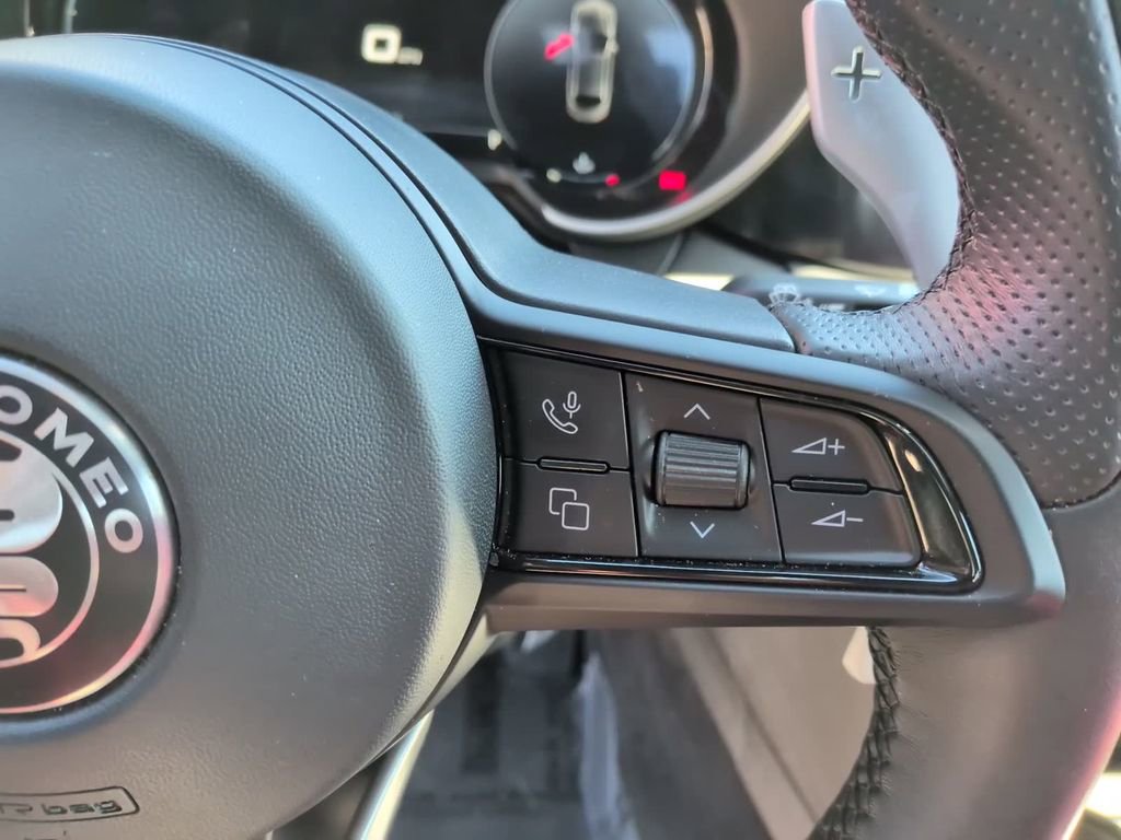 Used 2024 Alfa Romeo Giulia Veloce AWD/4WD image 27