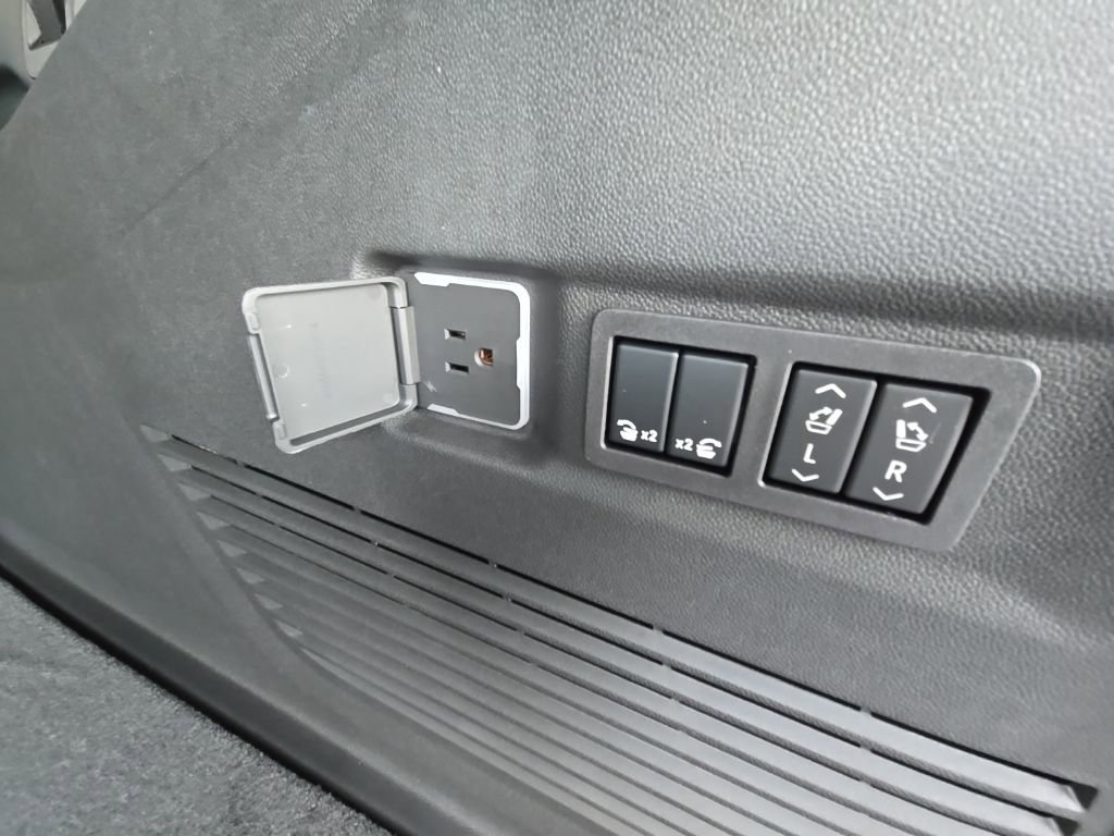 New 2026 GMC Yukon XL Denali w/ Sun & Power Step Package image 41