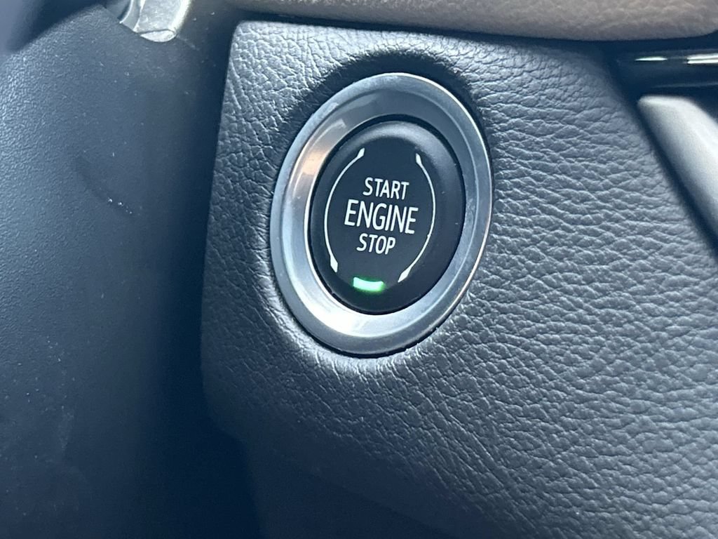 Used 2024 Cadillac XT4 Luxury w/ Cold Weather Package FWD image 17