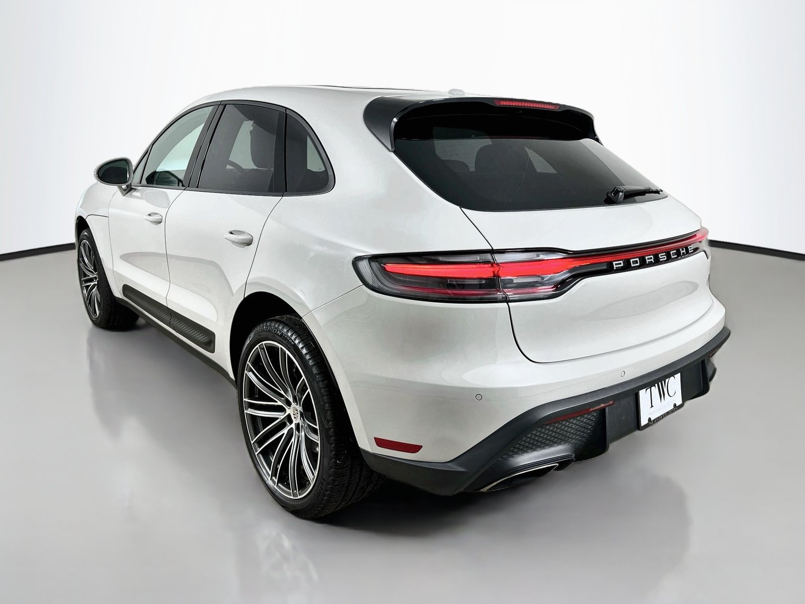 Used 2023 Porsche Macan AWD/4WD image 7