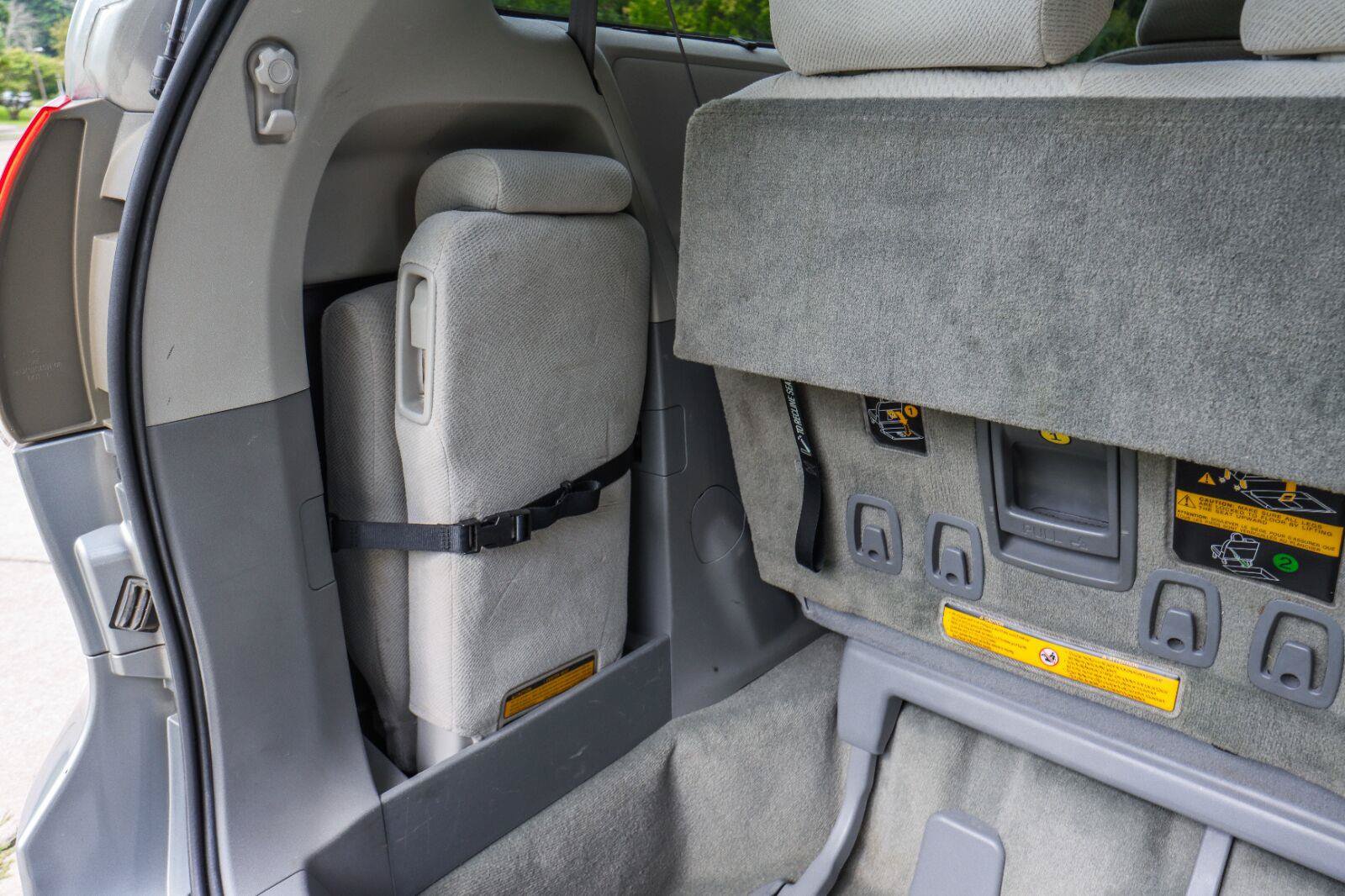 Used 2011 Toyota Sienna LE w/ Towing Pkg FWD image 16
