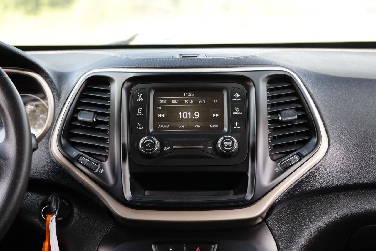 Used 2015 Jeep Cherokee Sport w/ Sport Appearance Group AWD/4WD image 31