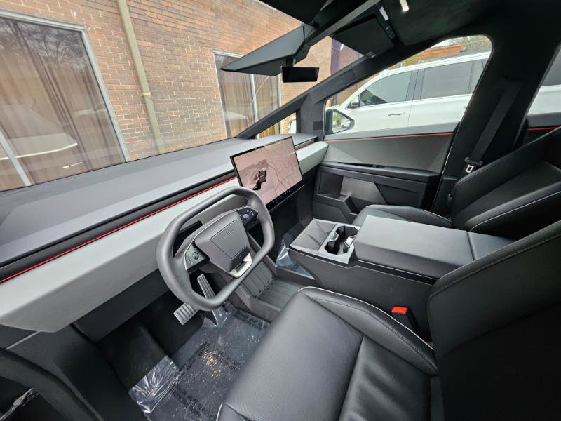 Used 2025 Tesla Cybertruck AWD Crew Cab image 41
