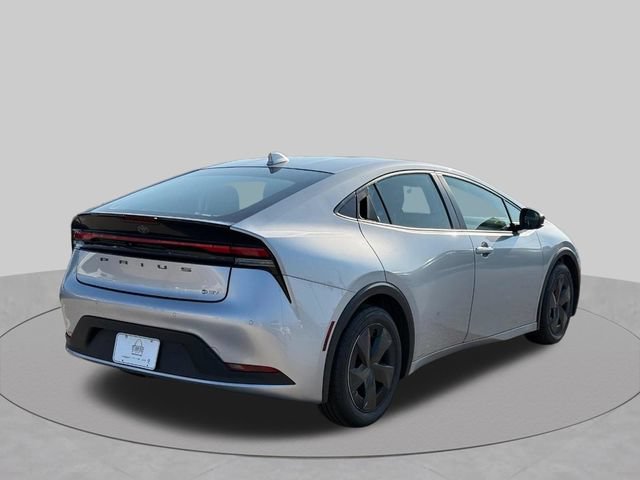 Used 2023 Toyota Prius LE FWD image 3