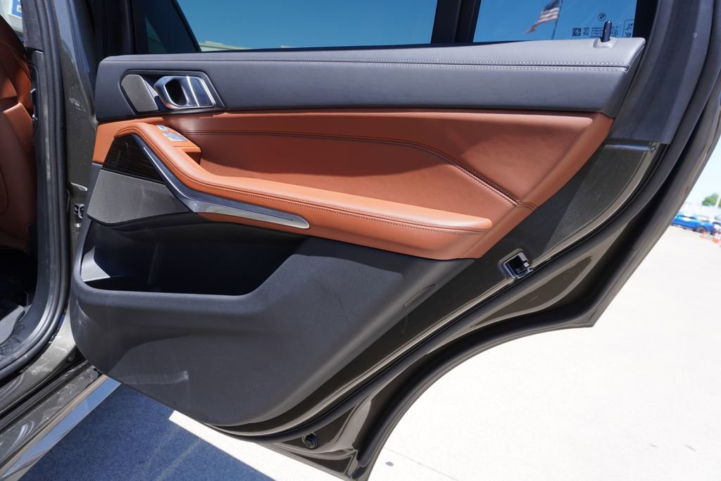 Used 2025 BMW X7 xDrive40i w/ M Sport Package AWD/4WD image 25